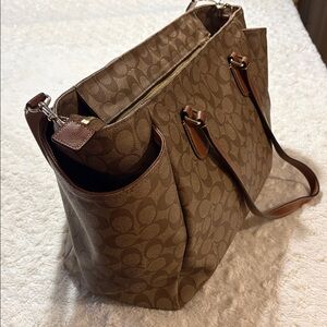 Coach Tan Signature Tote/ Diaper Bag/Lots of Storage 👜
